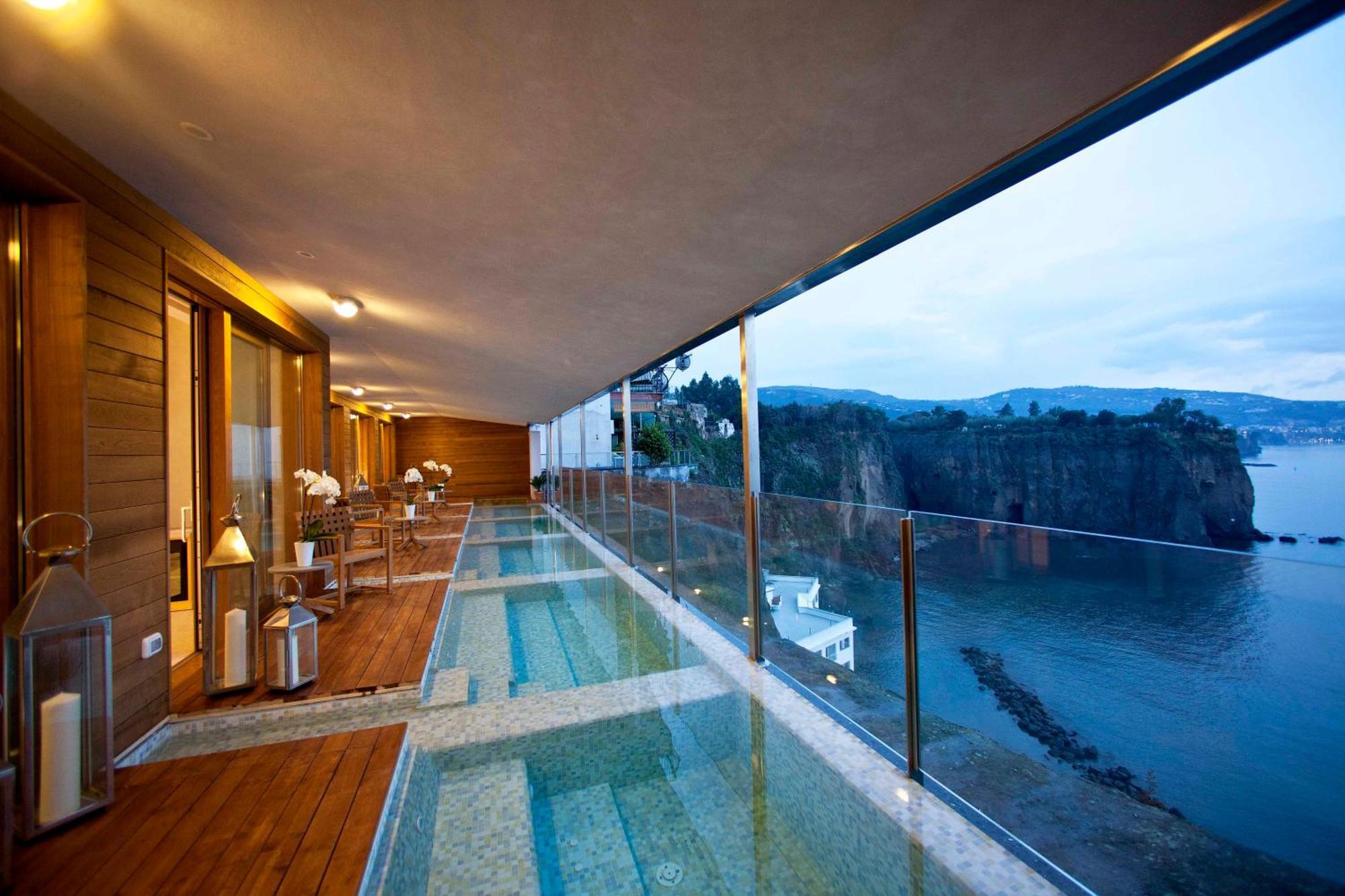 Hotel Laqua By The Sea