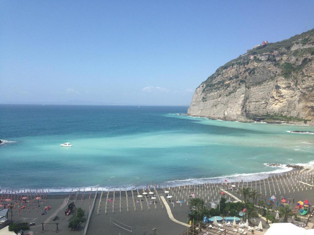Hotel Laqua By The Sea Meta