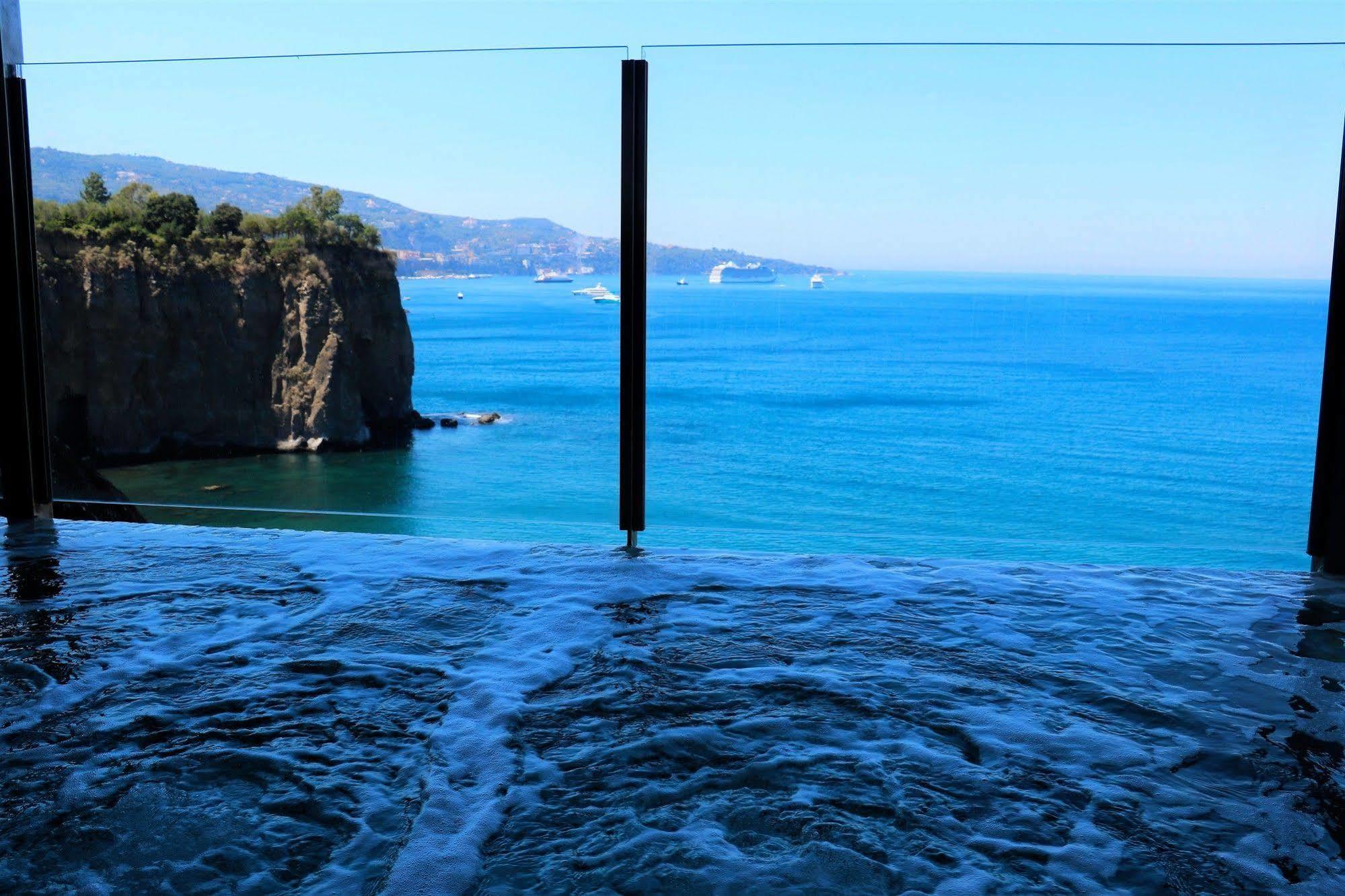 Laqua By The Sea 4*