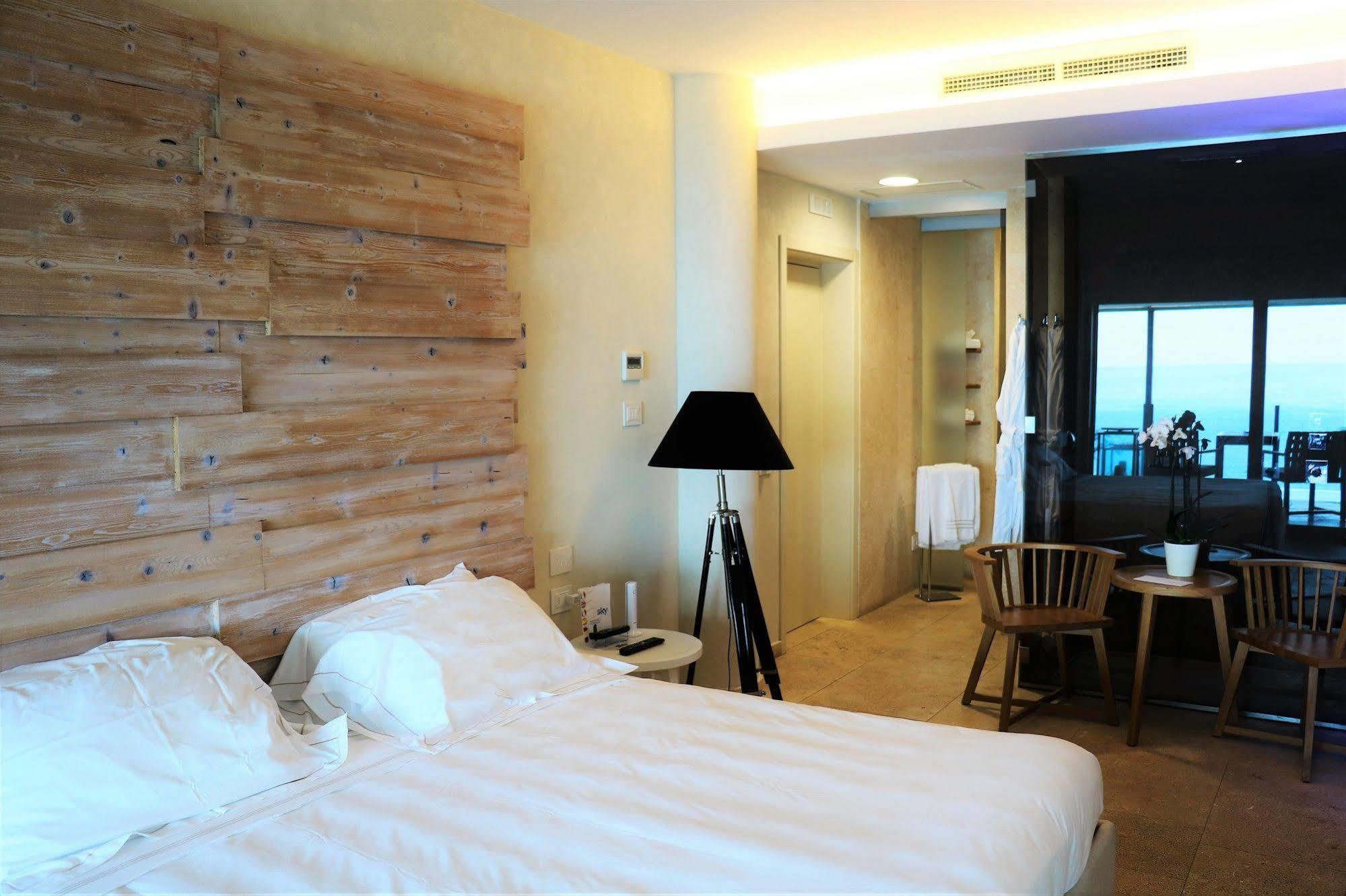 Hotel Laqua By The Sea